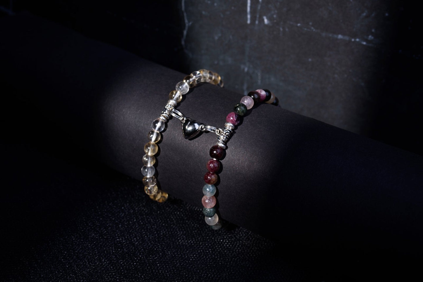 Įvairiaspalvio turmalino apyrankė su sidabru – Susijungianti į širdį - www.Kristalai.eu