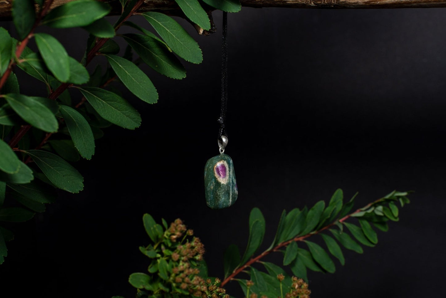 Rubinas su fušitu pakabukas – 925 sidabras - www.Kristalai.eu