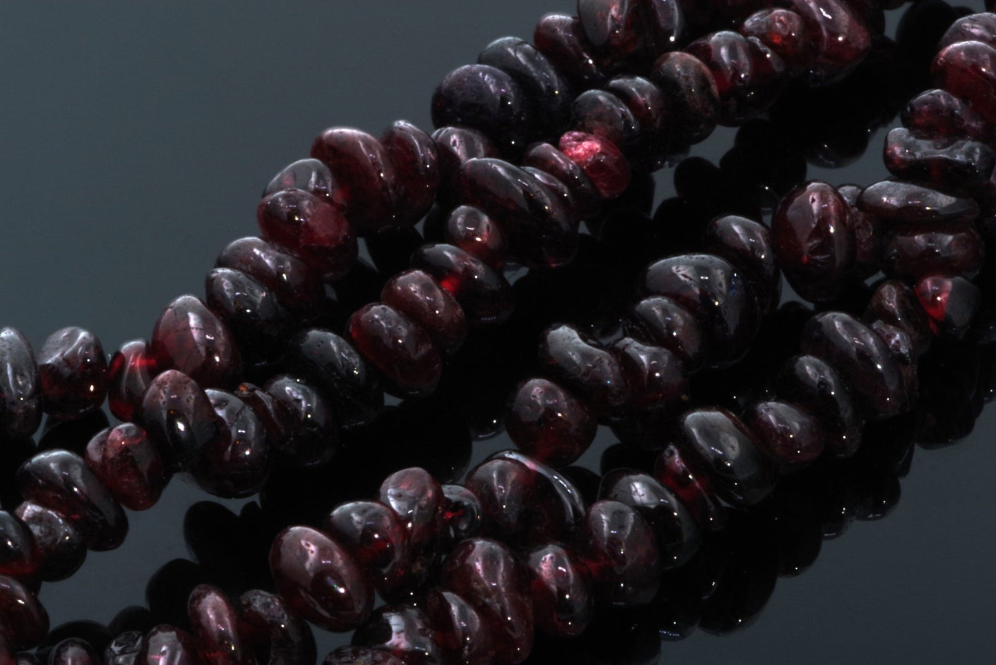 Granato karoliai – Čipsiukai 45cm - www.Kristalai.eu