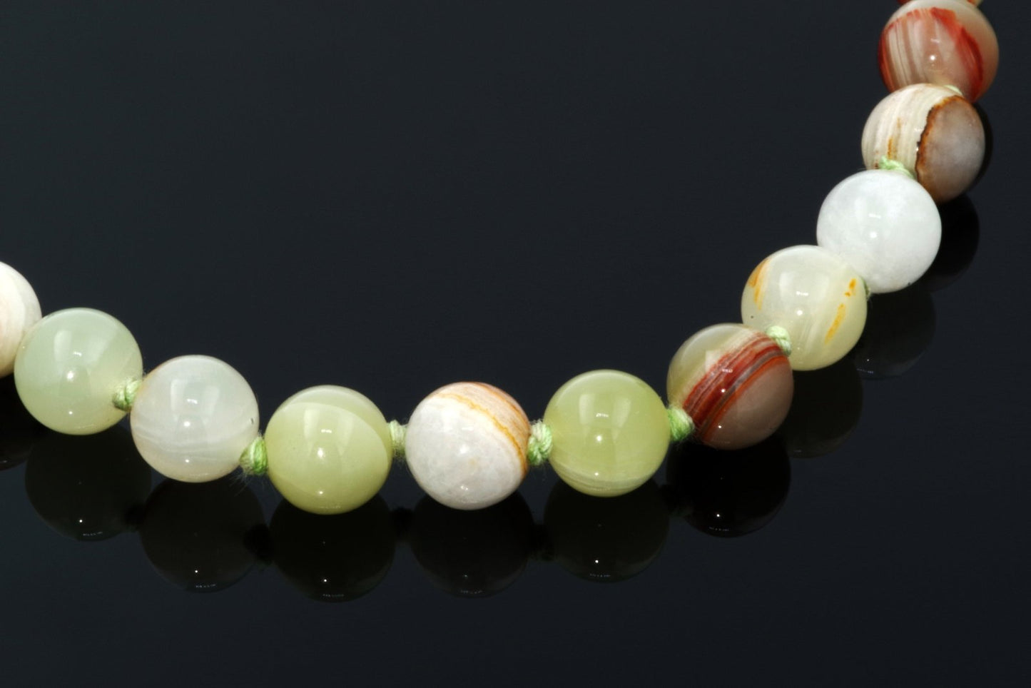 Onikso karoliai – 8mm 45cm - www.Kristalai.eu