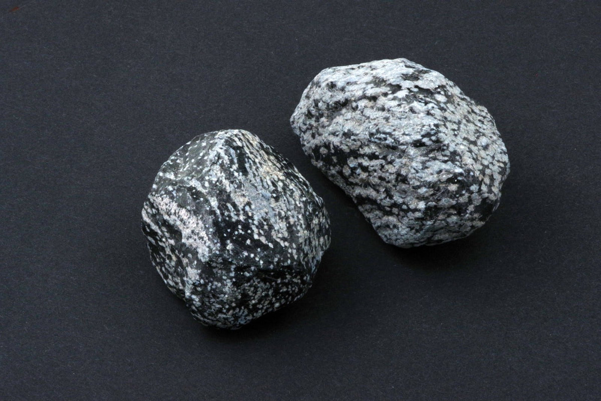 Snieginis obsidianas – neapdirbtas - www.Kristalai.eu