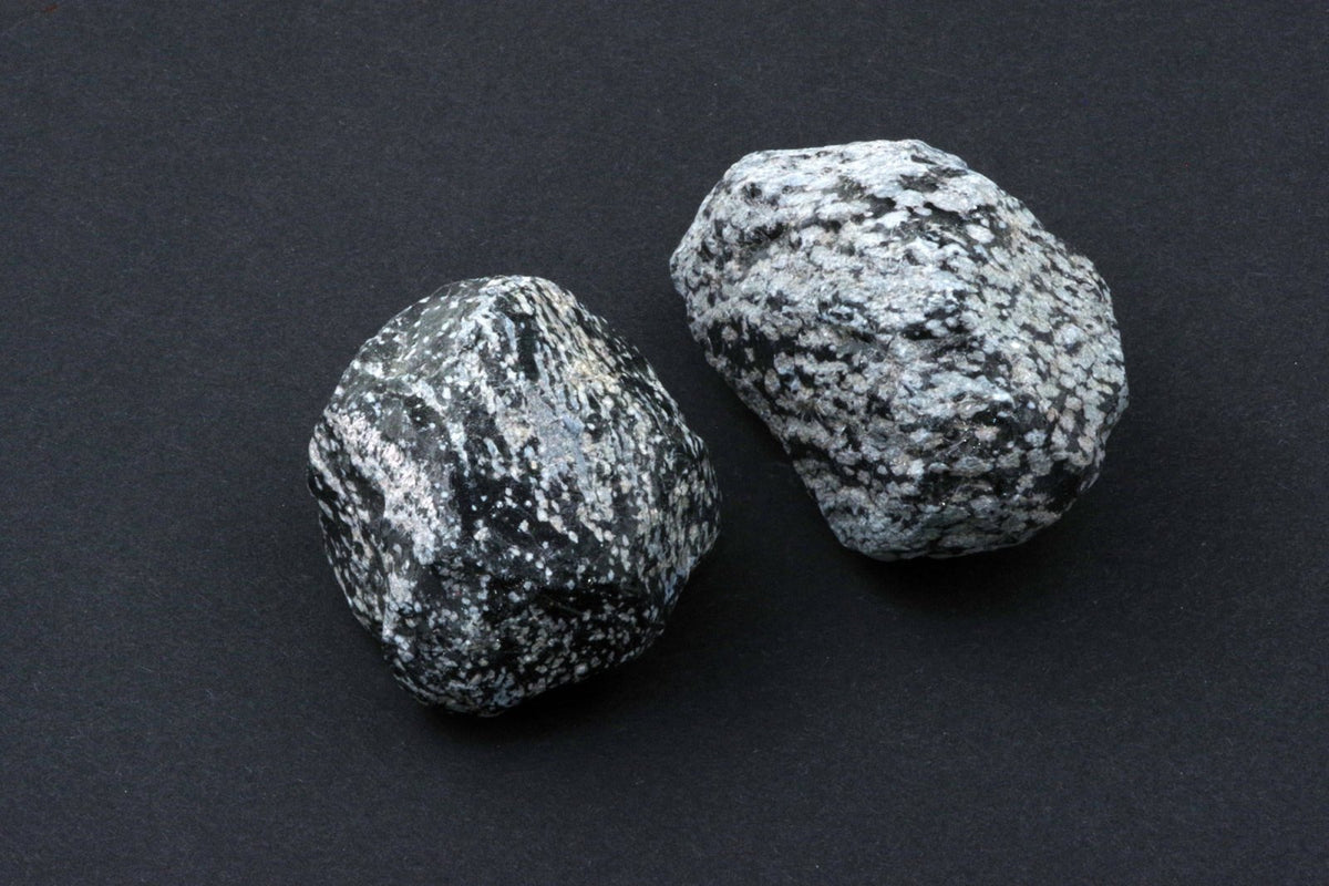 Snieginis obsidianas – neapdirbtas - www.Kristalai.eu