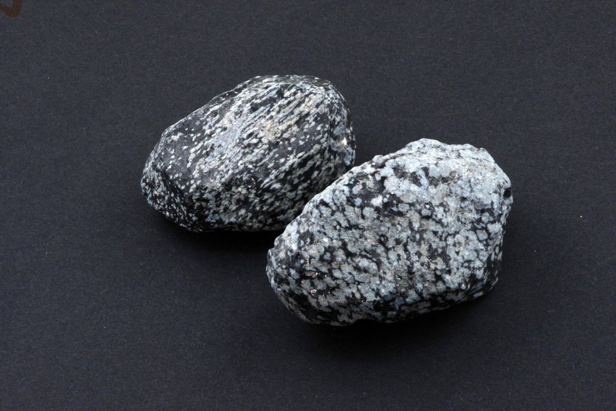 Snieginis obsidianas – neapdirbtas - www.Kristalai.eu