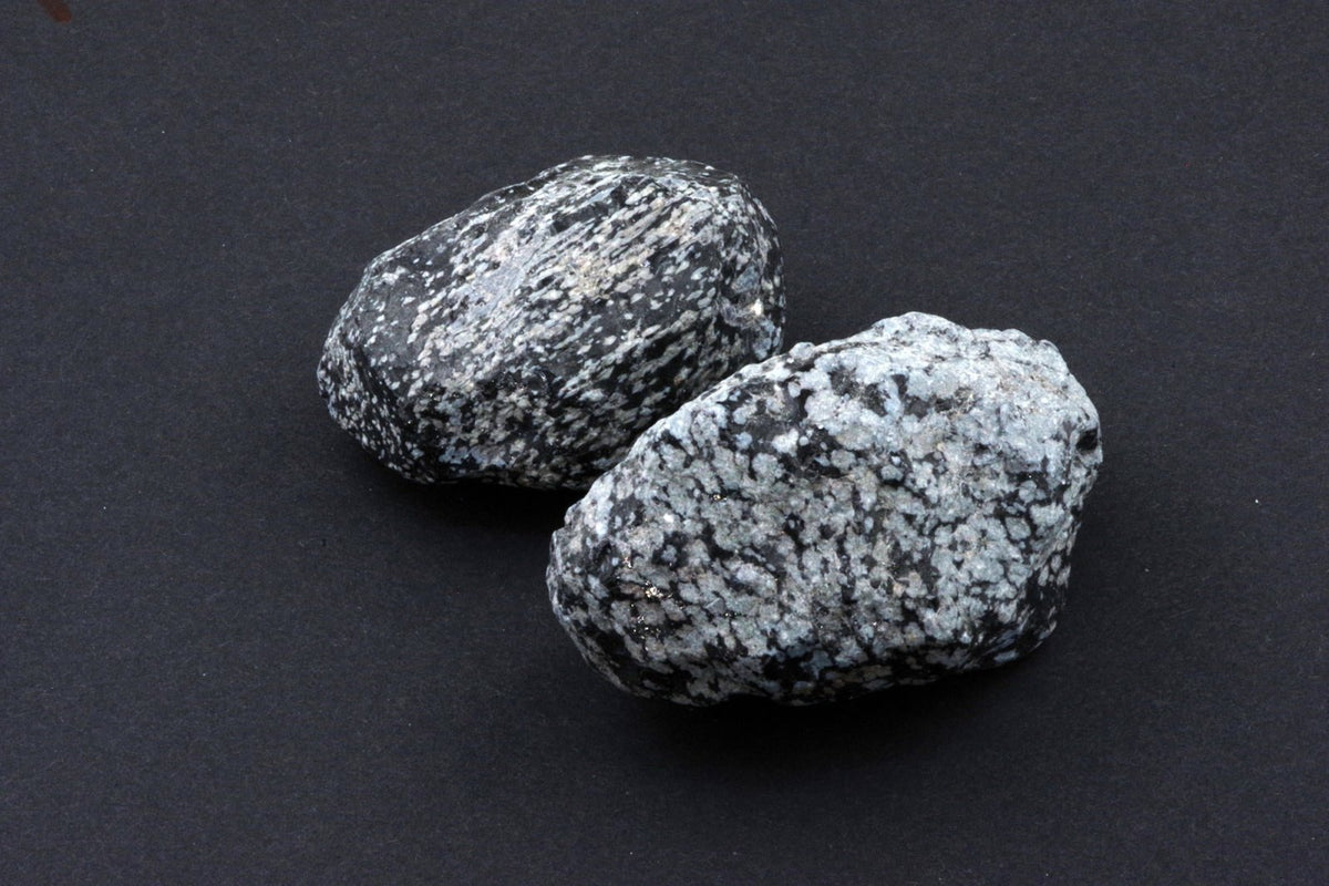Snieginis obsidianas – neapdirbtas - www.Kristalai.eu