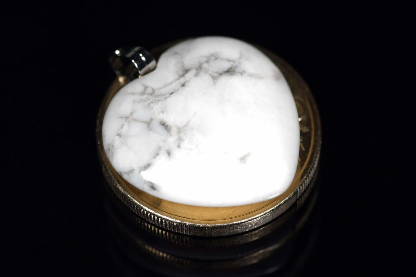 Houlitas pakabukas – Širdelė mini - www.Kristalai.eu