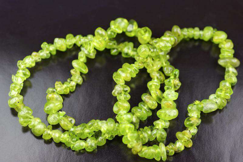 Peridotas apyrankė – Čipsiukai - www.Kristalai.eu