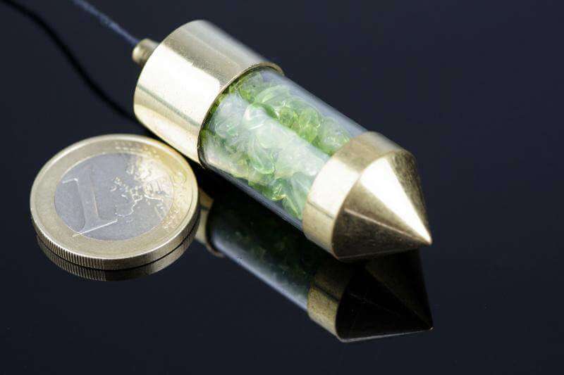 Peridotas švytuoklė – Stiklinė - www.Kristalai.eu