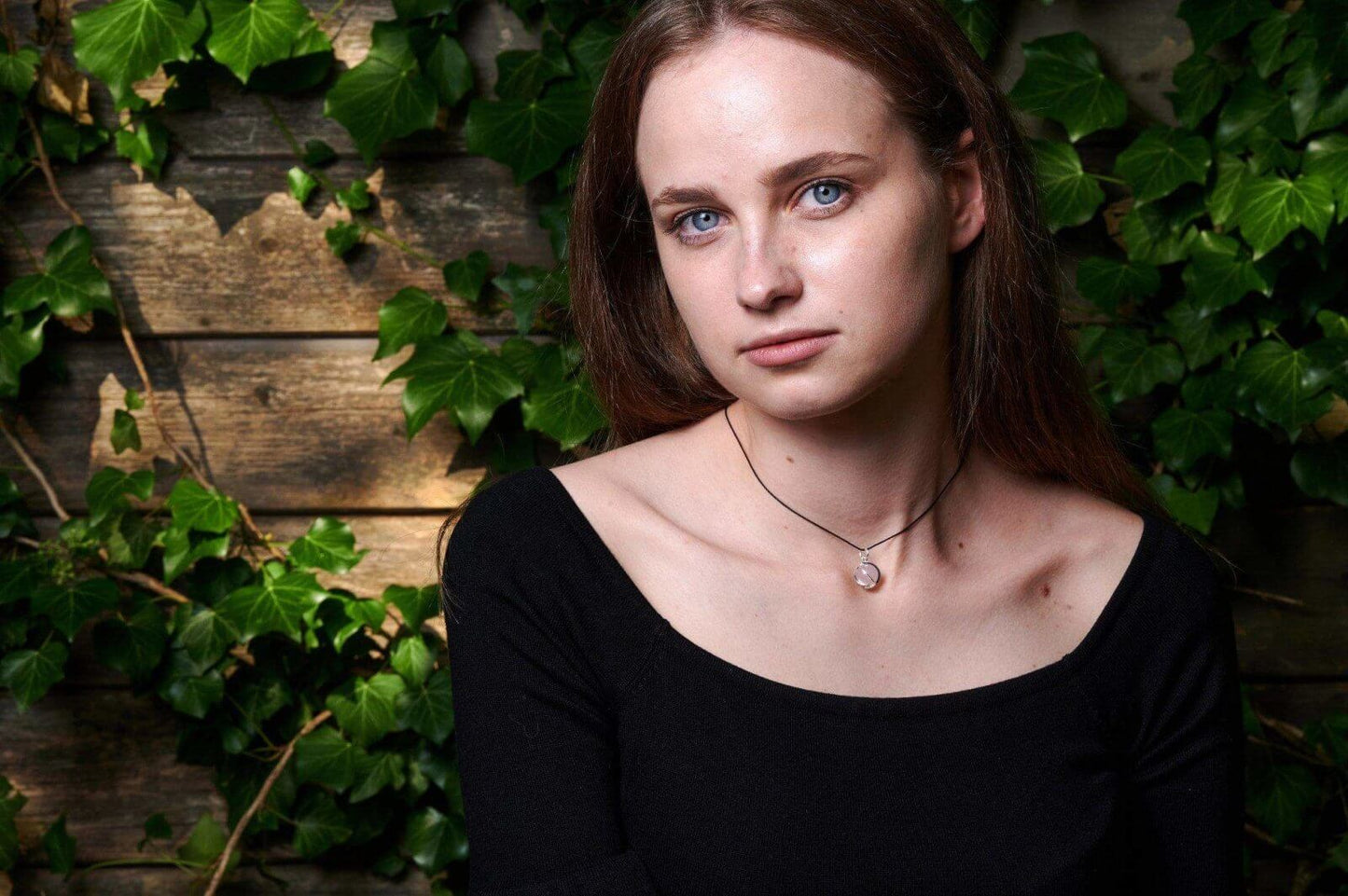 Rožinis kvarcas pakabukas sfera – 10mm - www.Kristalai.eu