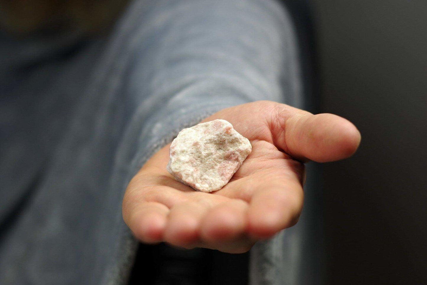 Saulės akmuo – neapdirbtas - www.Kristalai.eu