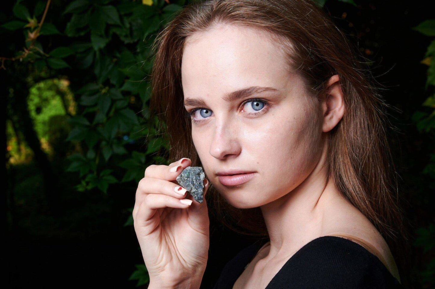 Smaragdas M – neapdirbtas - www.Kristalai.eu