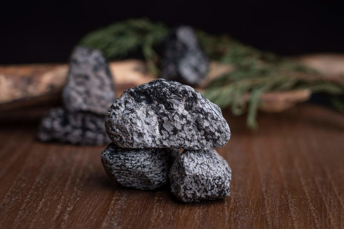 Snieginis obsidianas – neapdirbtas - www.Kristalai.eu