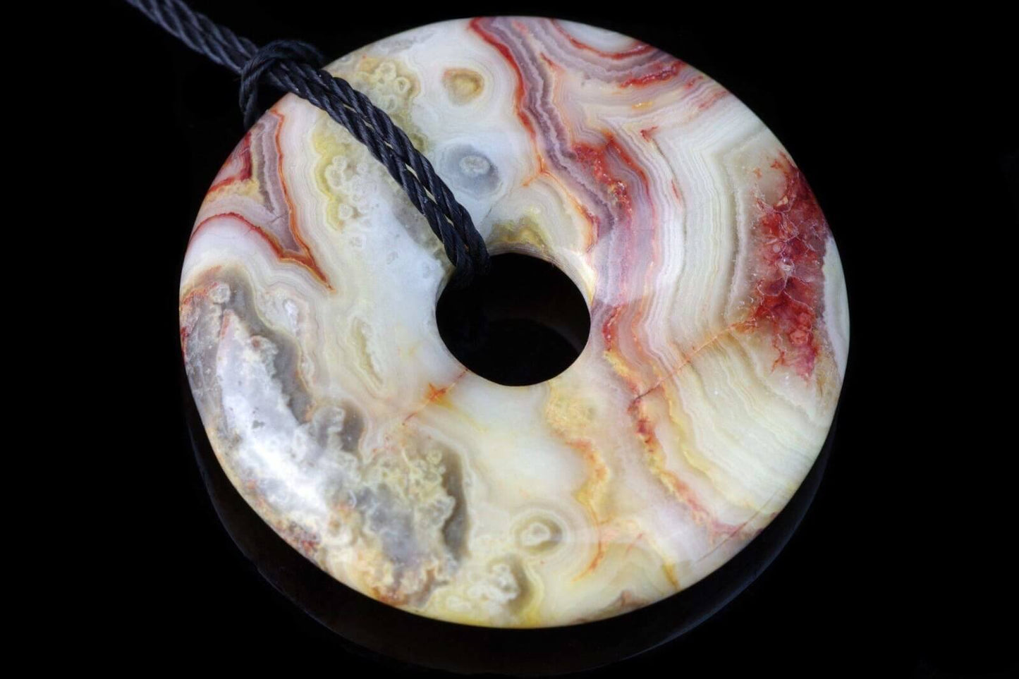 Ypatingų nėrinių agatas pakabukas – Diskas 30mm - www.Kristalai.eu