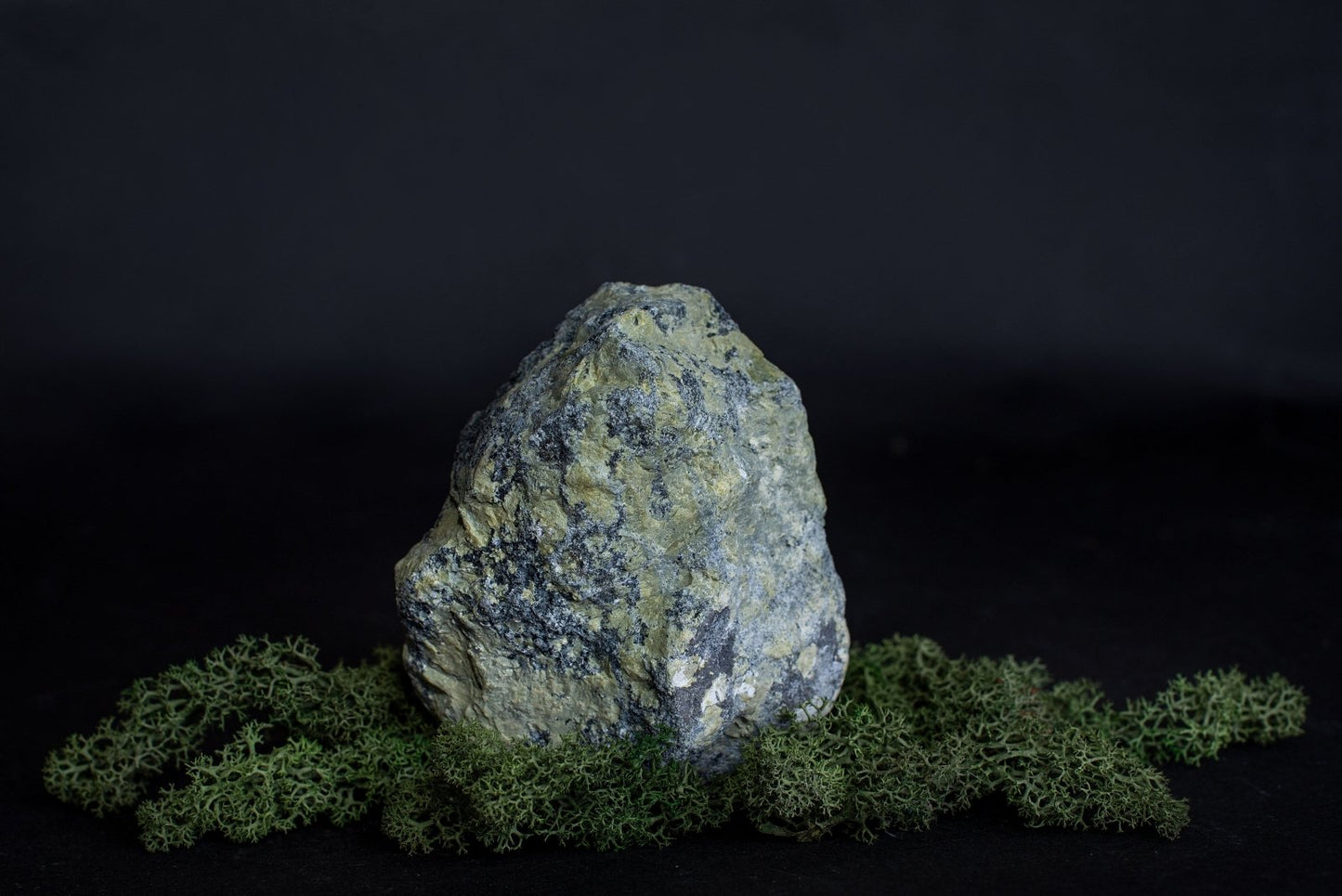 Serpentinas Didelis – iki 1kg - www.Kristalai.eu