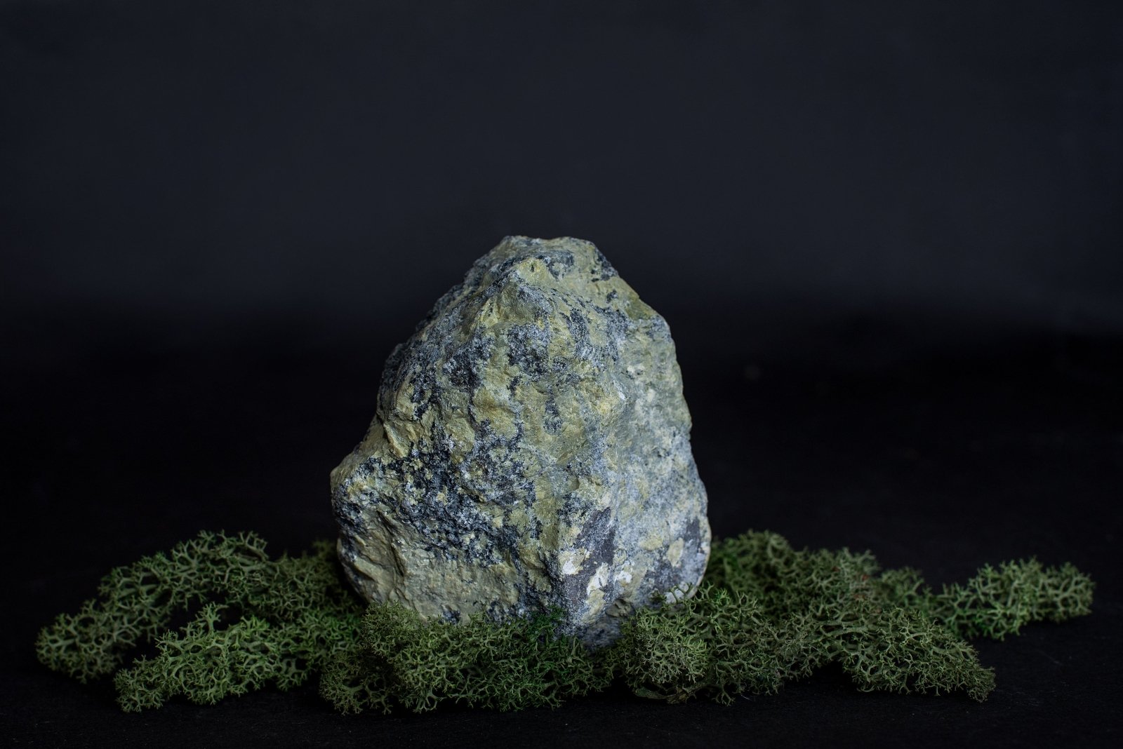 Serpentinas Didelis – iki 1kg - www.Kristalai.eu