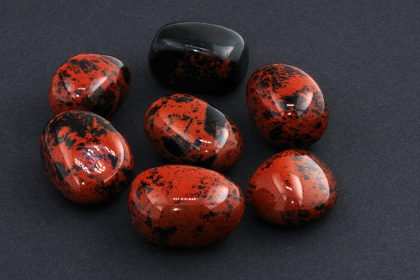 Mahagonipunane obsidiaan