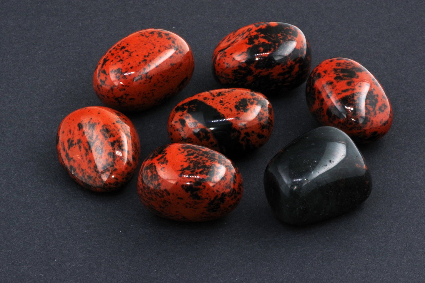 Mahagonipunane obsidiaan