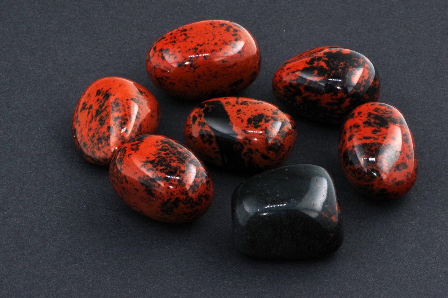 Mahagonipunane obsidiaan