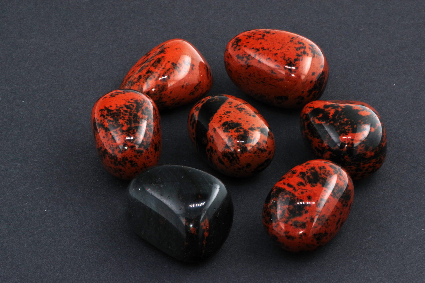 Mahagonipunane obsidiaan