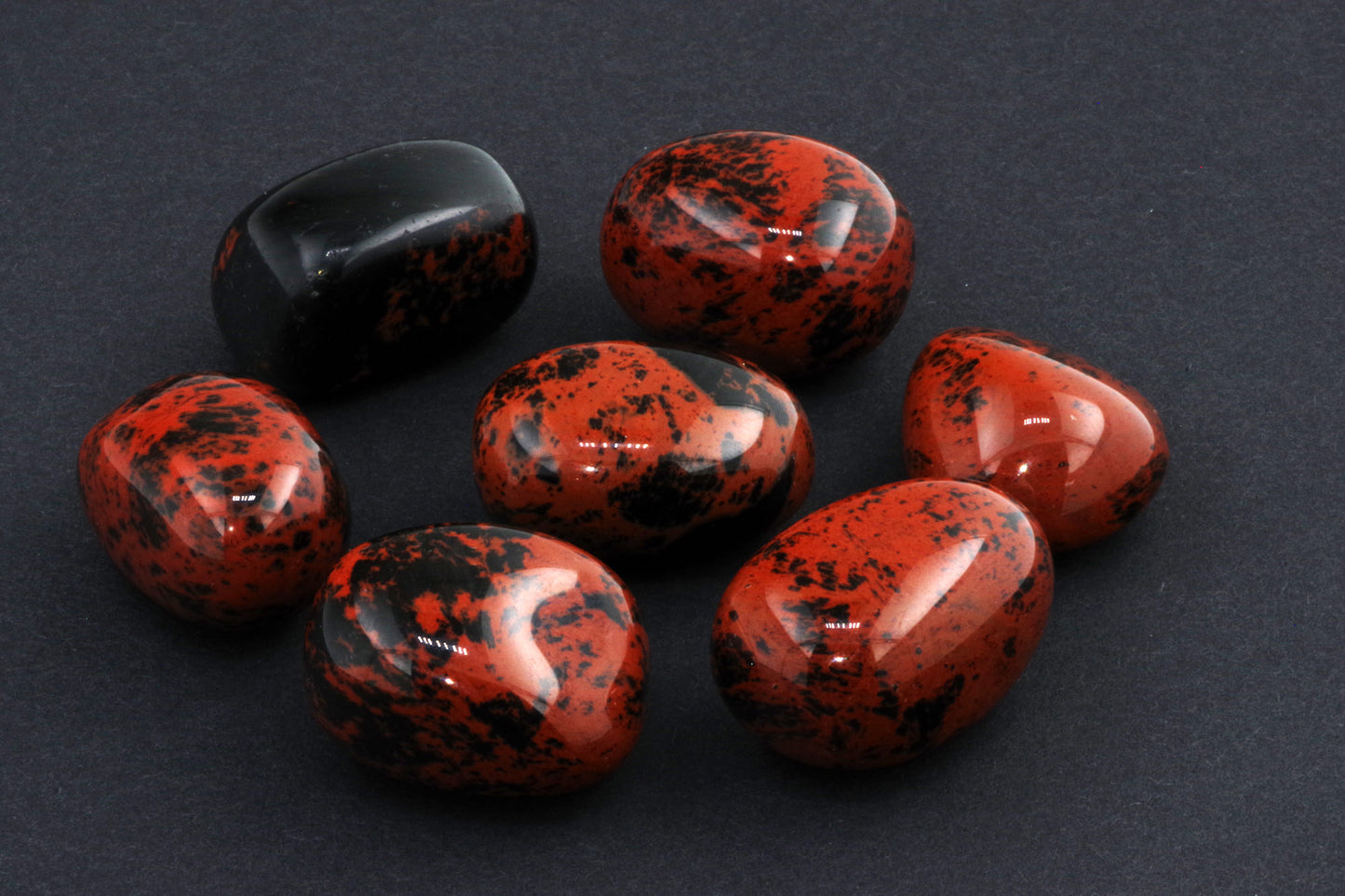 Mahagonipunane obsidiaan