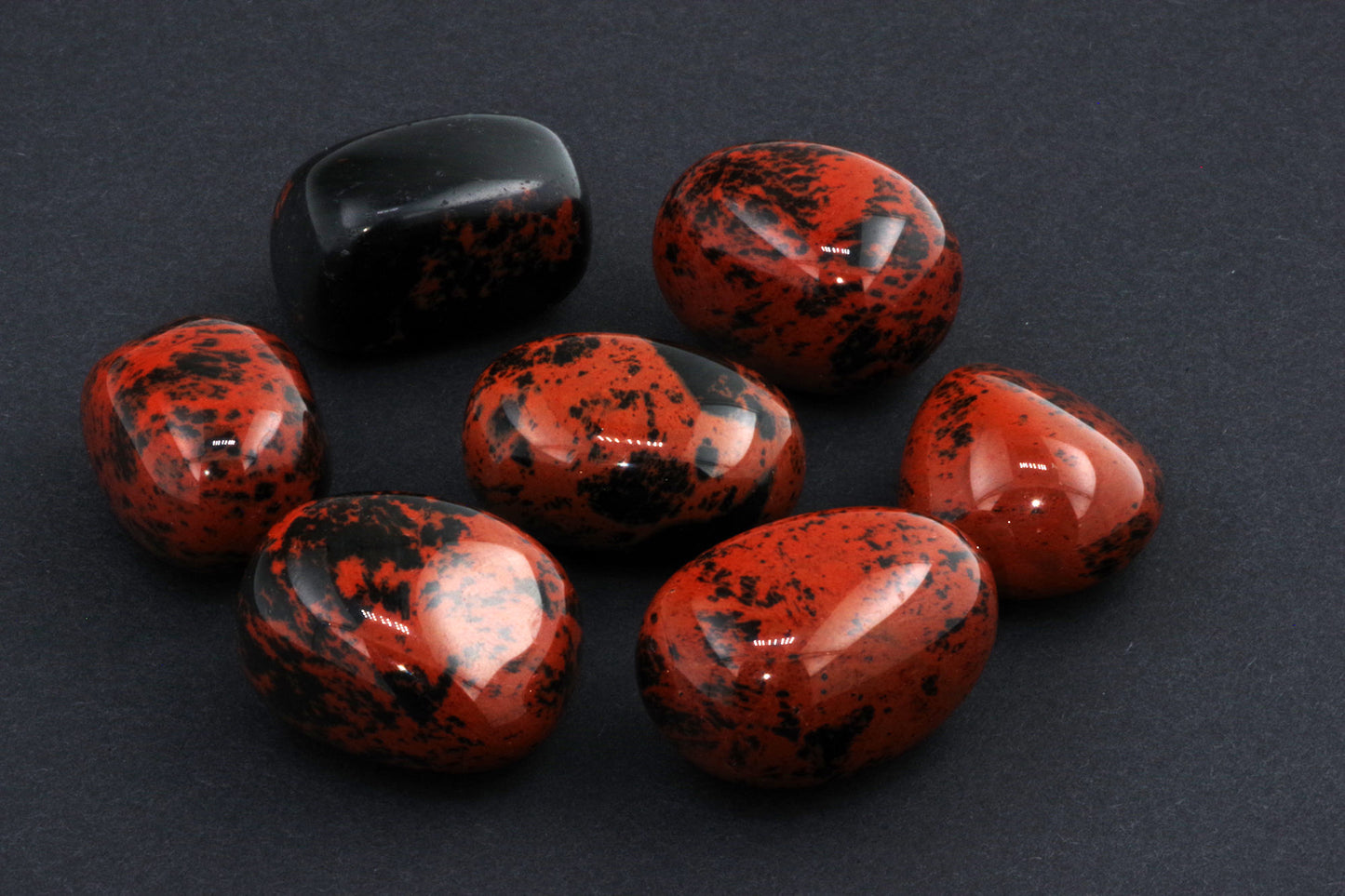 Mahagonipunane obsidiaan