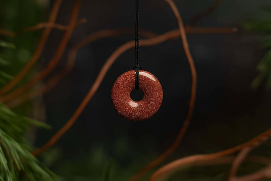 Aukso akmuo pakabukas – Diskas 30mm - www.Kristalai.eu