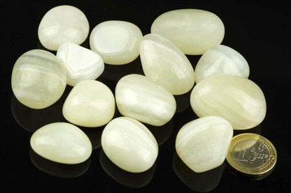 Baltas agatas - www.Kristalai.eu