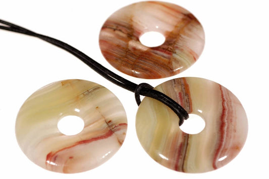 Baltas oniksas pakabukas – Diskas 40mm - www.Kristalai.eu