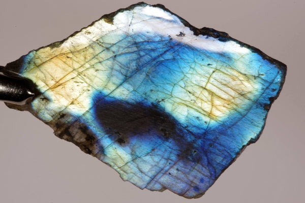 Labradoritas – neapdirbtas - www.Kristalai.eu