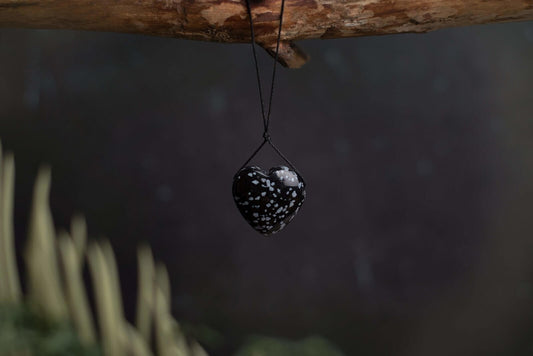 Snieginis obsidianas pakabukas – Širdutė - www.Kristalai.eu