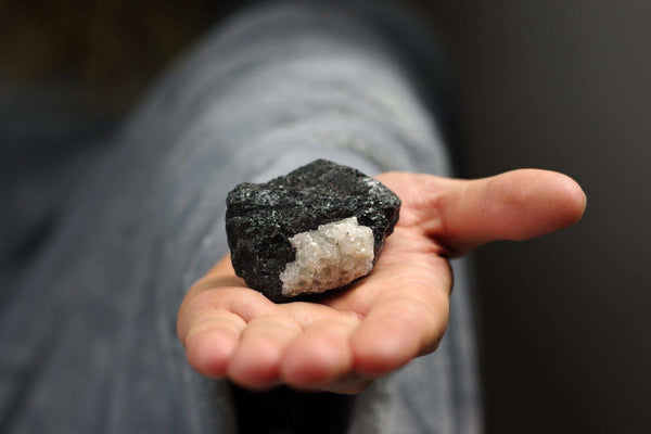 Turmalinas šerlas – neapdirbtas - www.Kristalai.eu