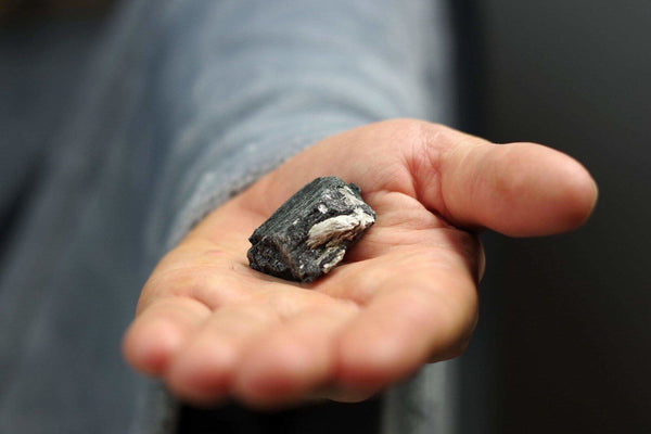 Turmalinas šerlas – neapdirbtas - www.Kristalai.eu